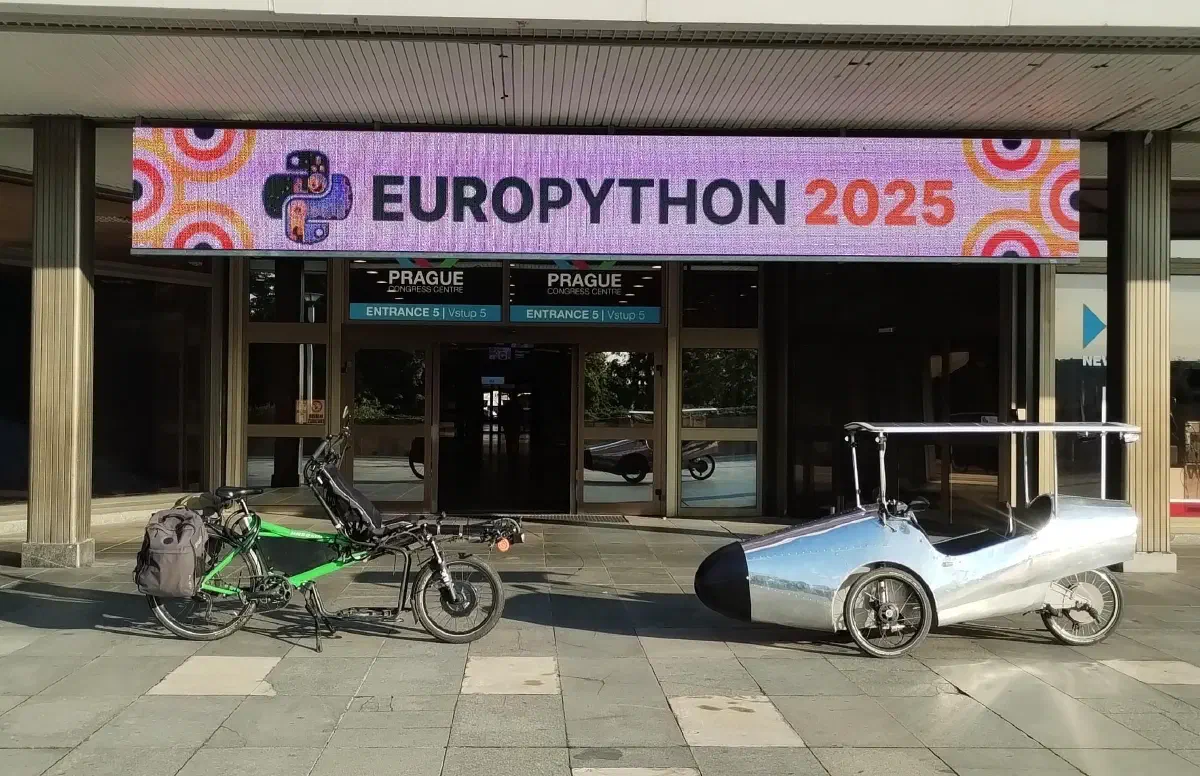 Caravane devant EuroPython 2025